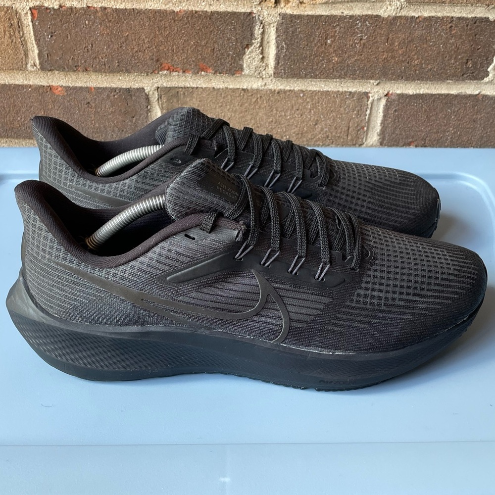 Nike Air Zoom Pegasus 39 Athletic Sneakers
